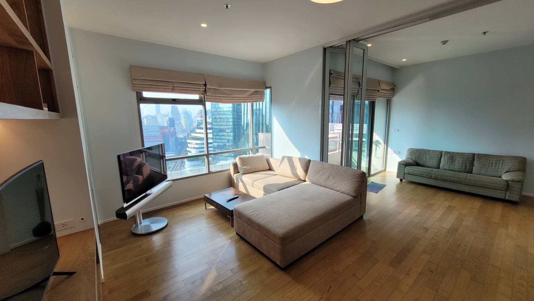 1726 – 102_living_room.jpg