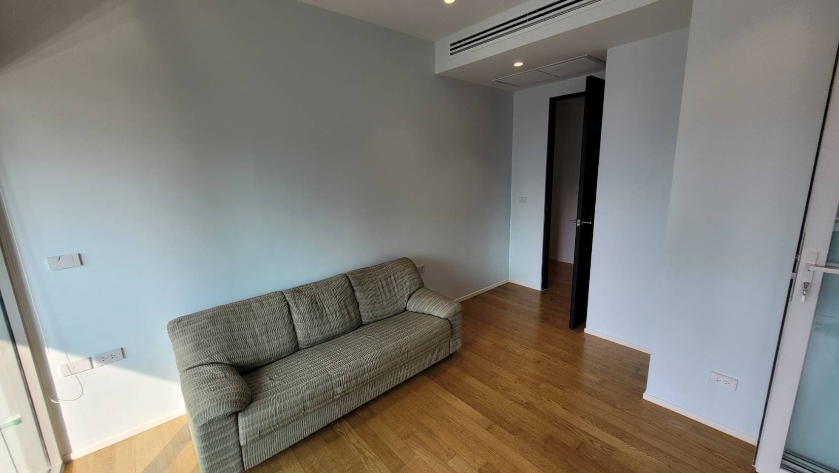 1726 – 105_living_room.jpg