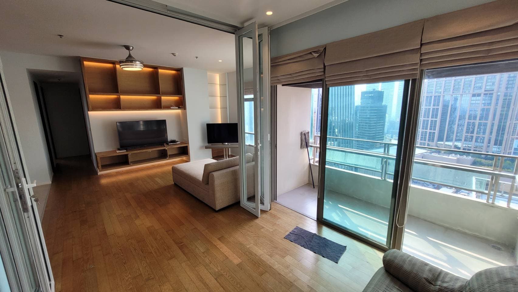 1726 – 107_living_room.jpg