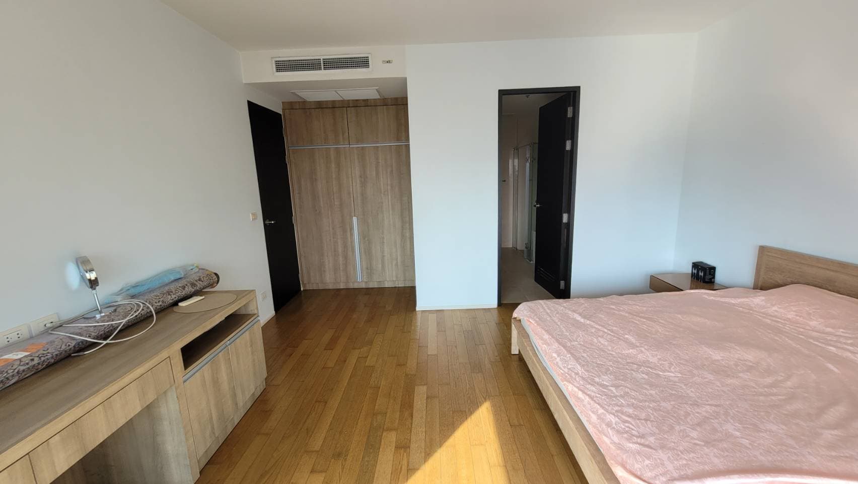 1726 – 202_bedroom.jpg