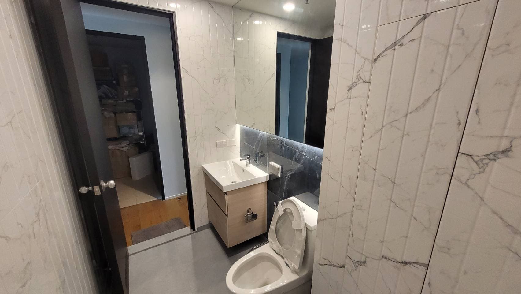 1726 – 302_bathroom.jpg