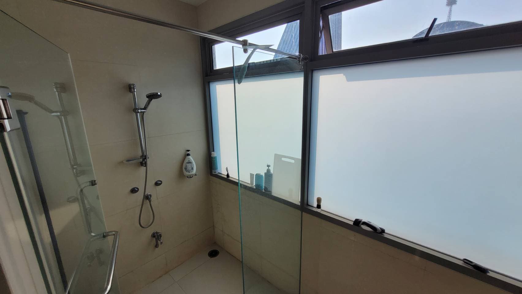 1726 – 305_bathroom.jpg