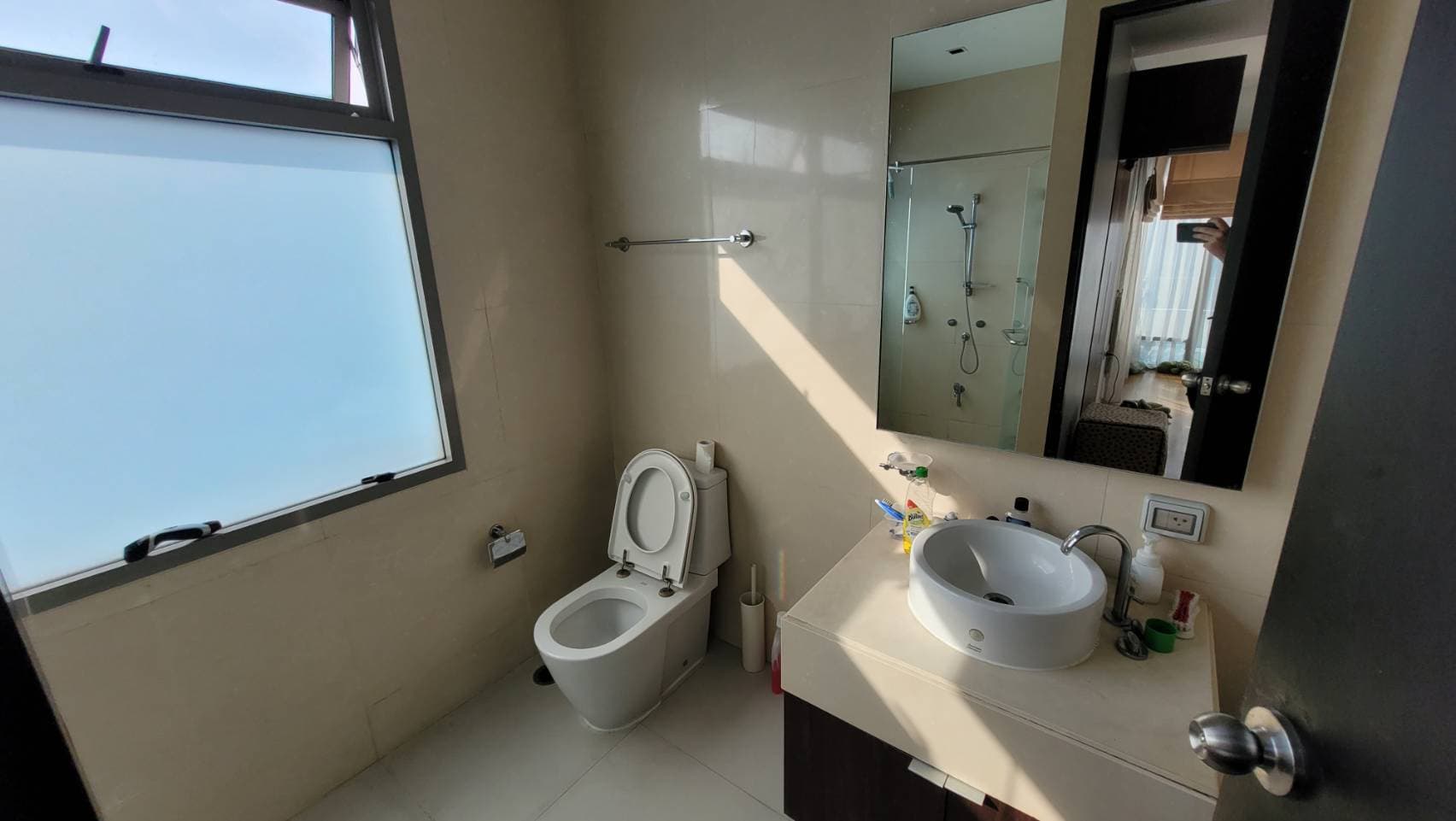 1726 – 306_bathroom.jpg