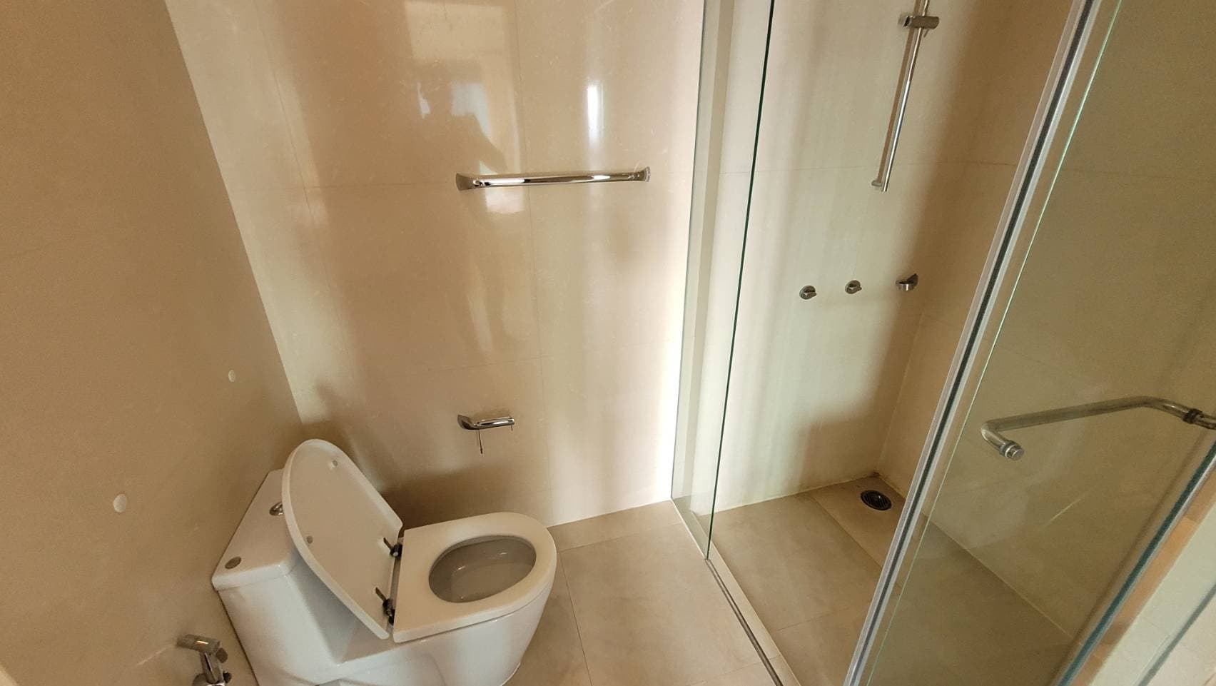 1726 – 307_bathroom.jpg