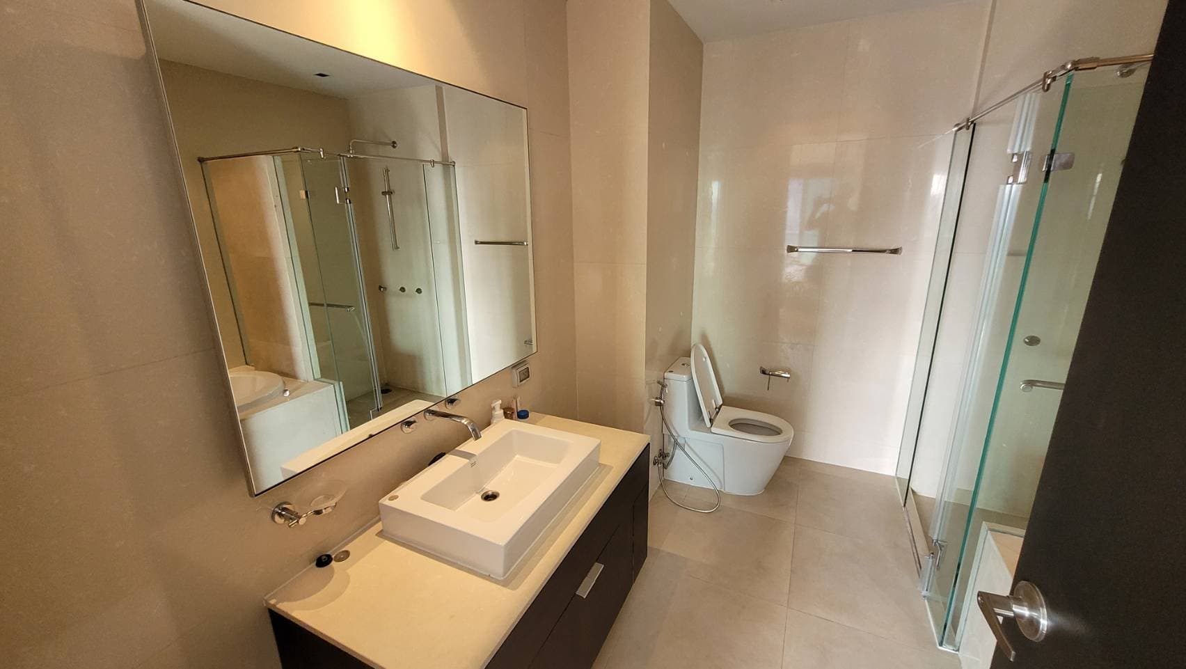 1726 – 310_bathroom.jpg
