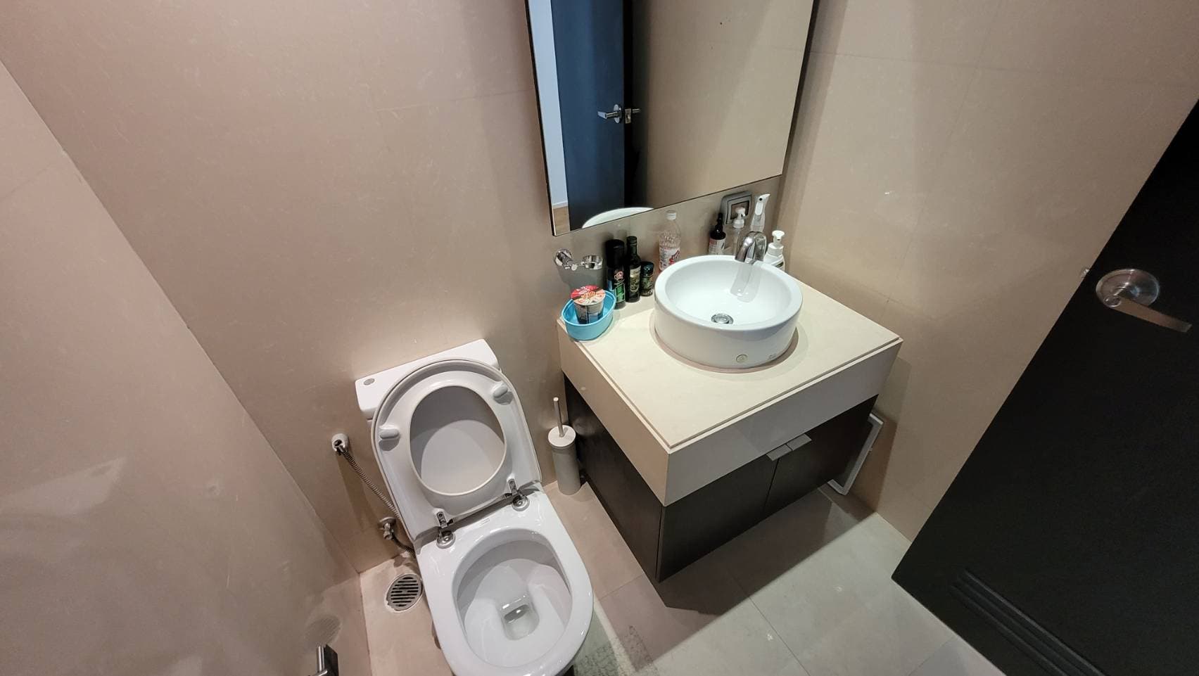 1726 – 311_bathroom.jpg