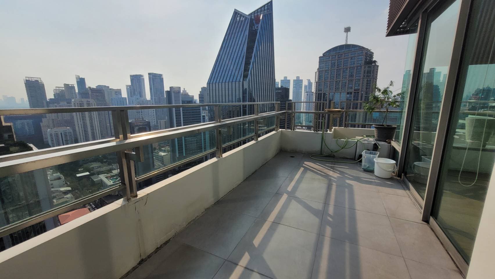 1726 – 602_terrace.jpg