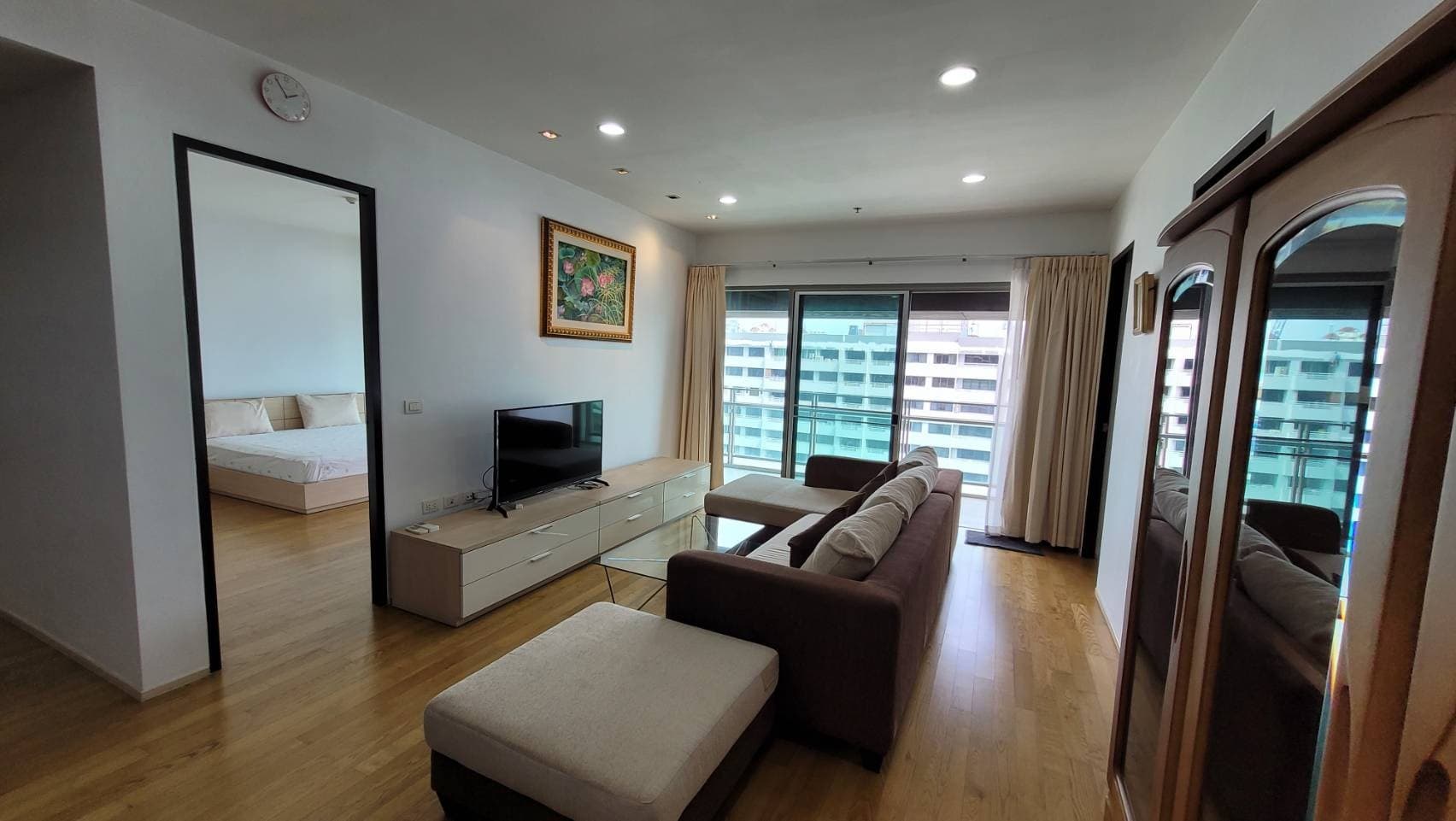 1727 – 102_living_room.jpg