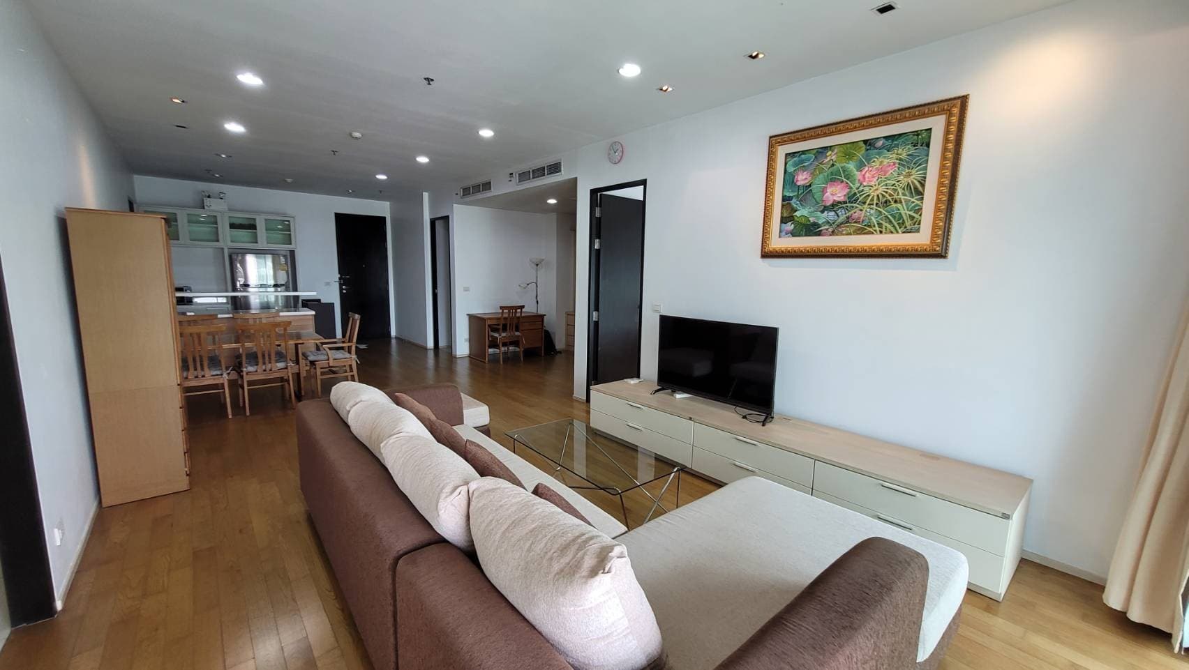 1727 – 105_living_room.jpg