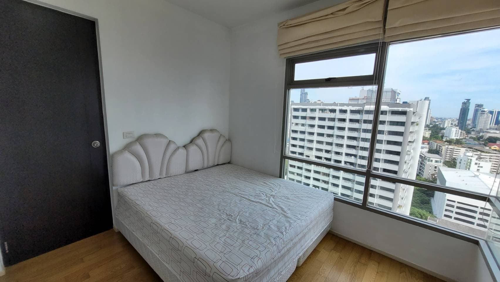 1727 – 204_bedroom.jpg