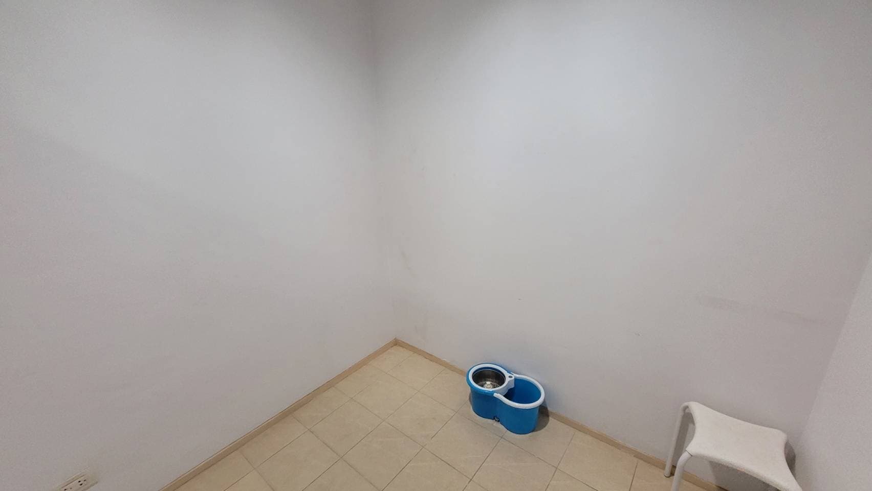 1727 – 306_bathroom.jpg