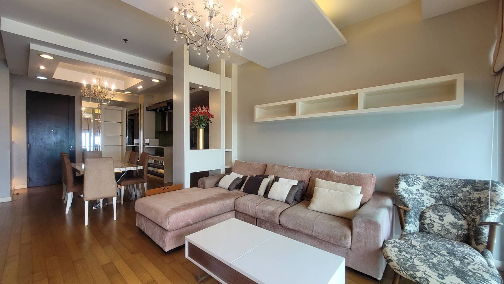 1728 – 103_living_room.jpg