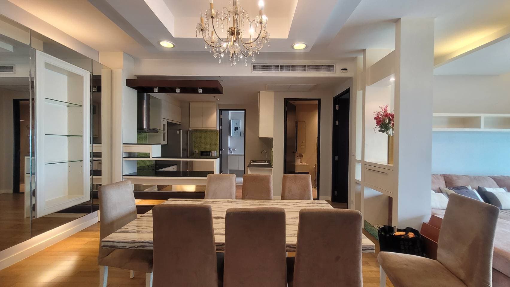 1728 – 105_living_room.jpg