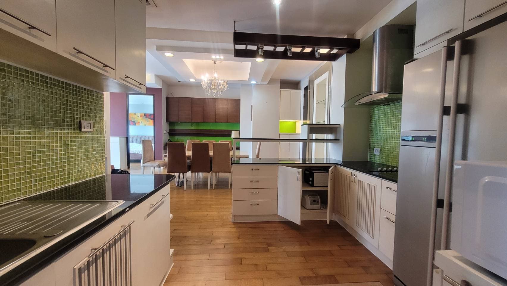 1728 – 403_kitchen.jpg