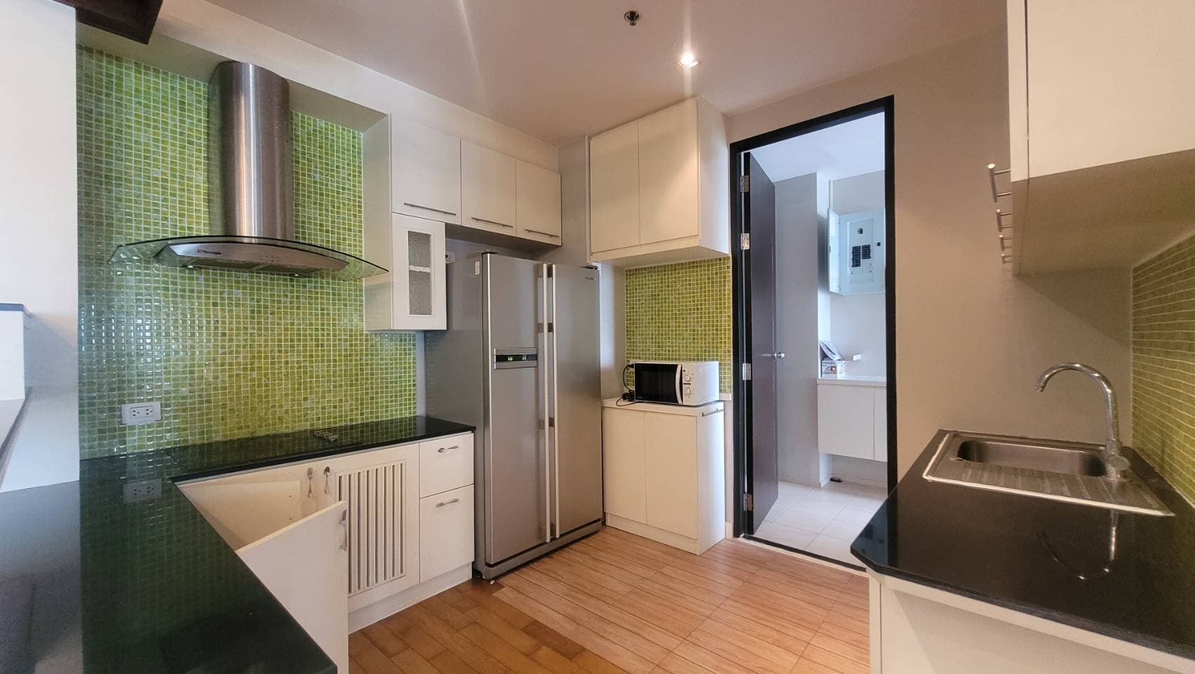 1728 – 404_kitchen.jpg