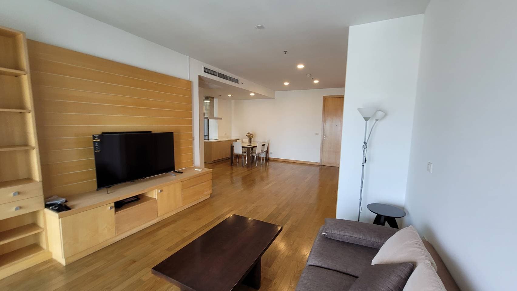 1729 – 105_living_room.jpg