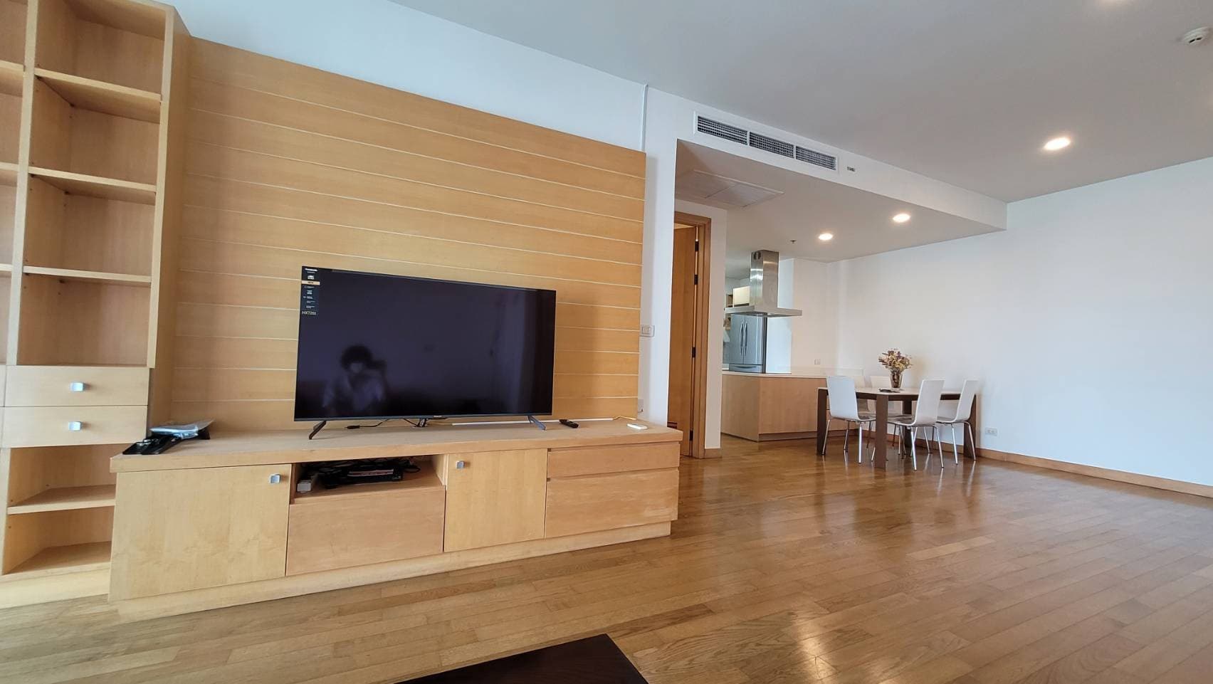 1729 – 106_living_room.jpg