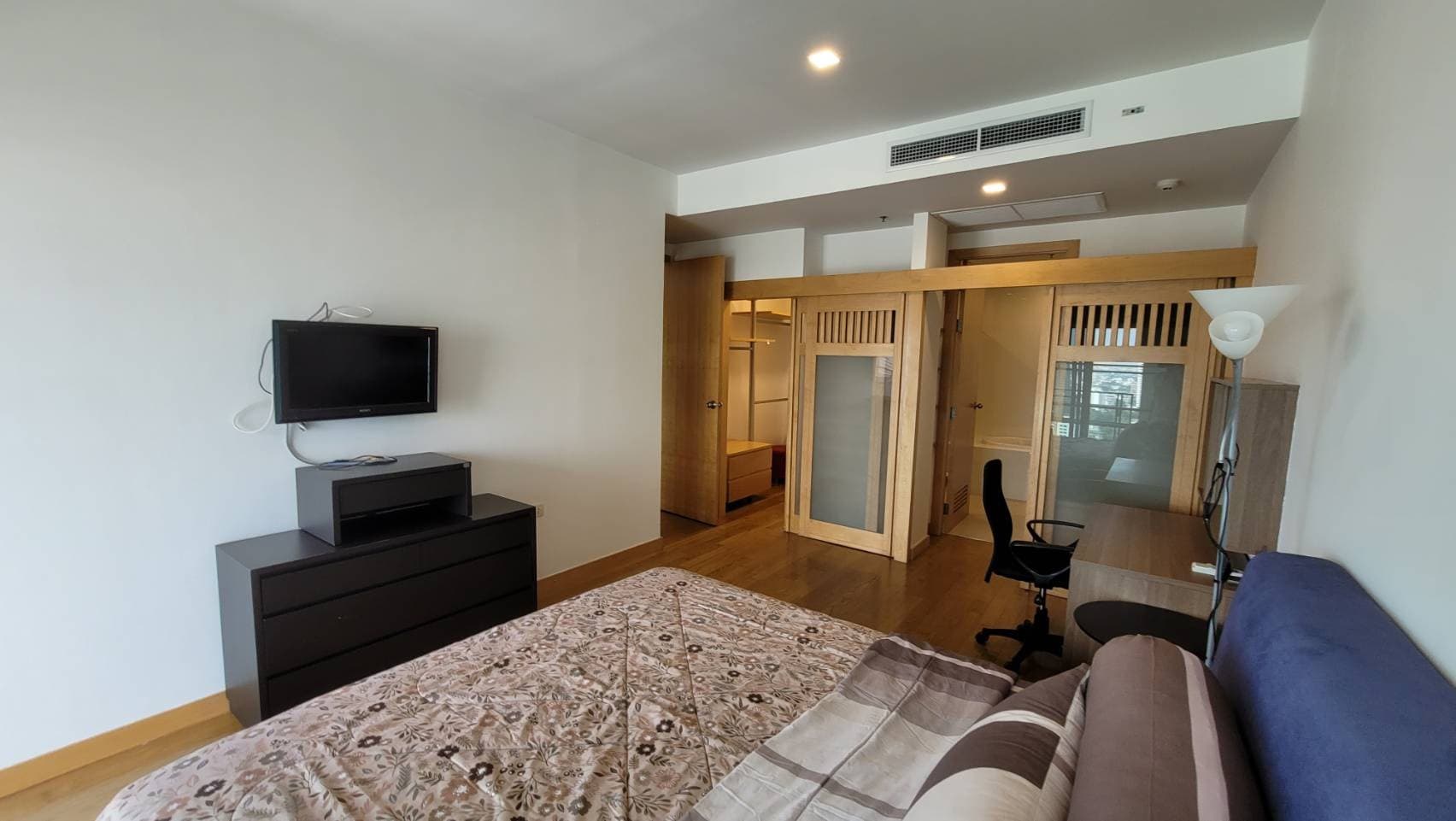 1729 – 107_living_room.jpg