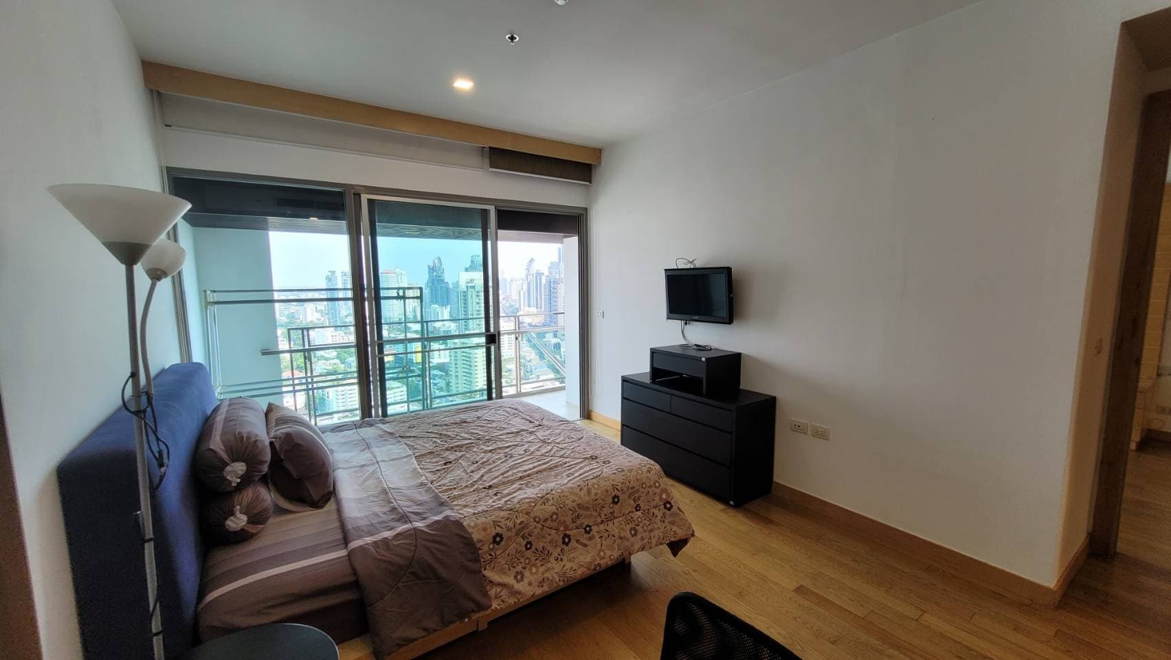 1729 – 202_bedroom.jpg