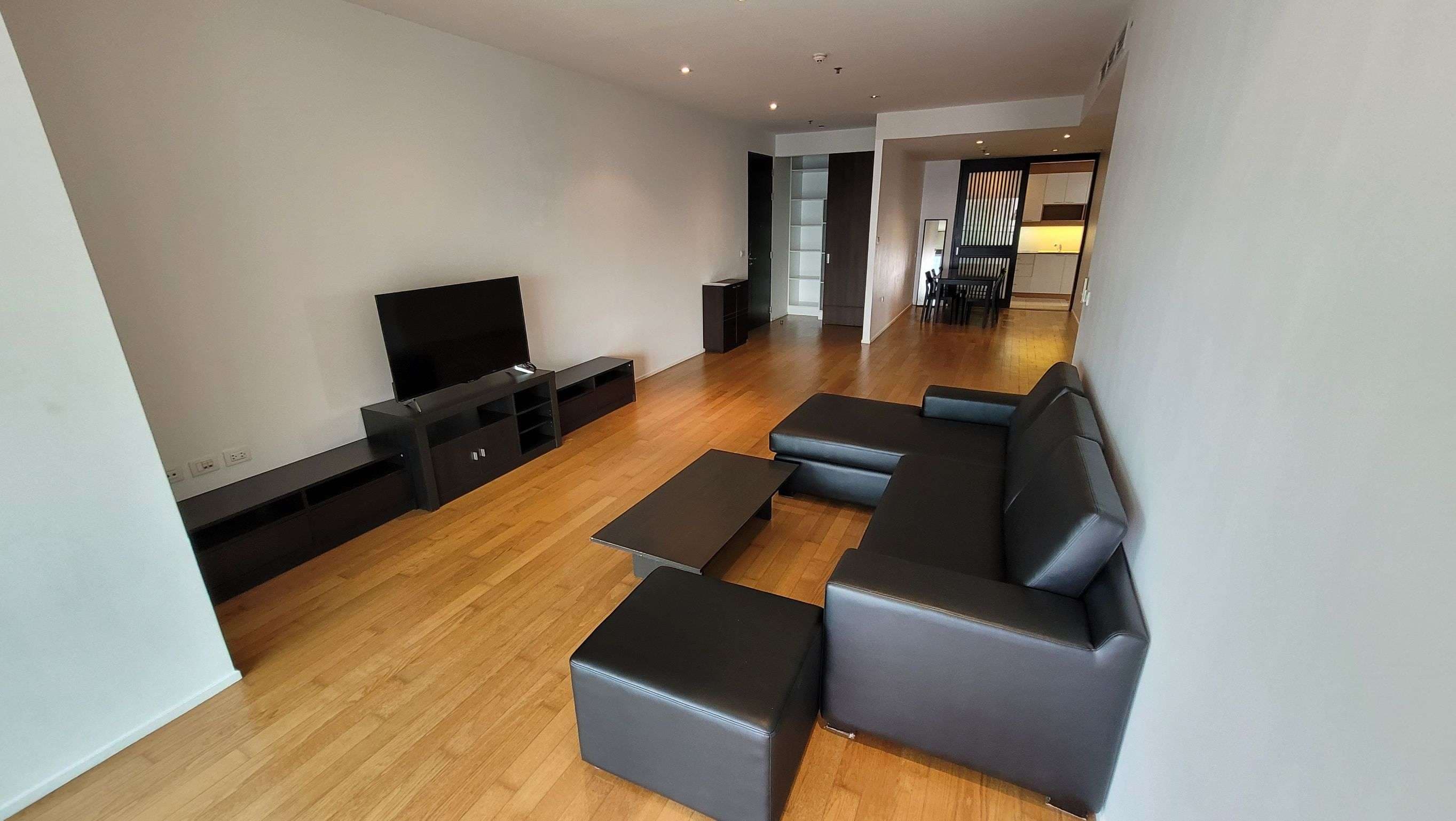 1735 – 103_living_room.jpg