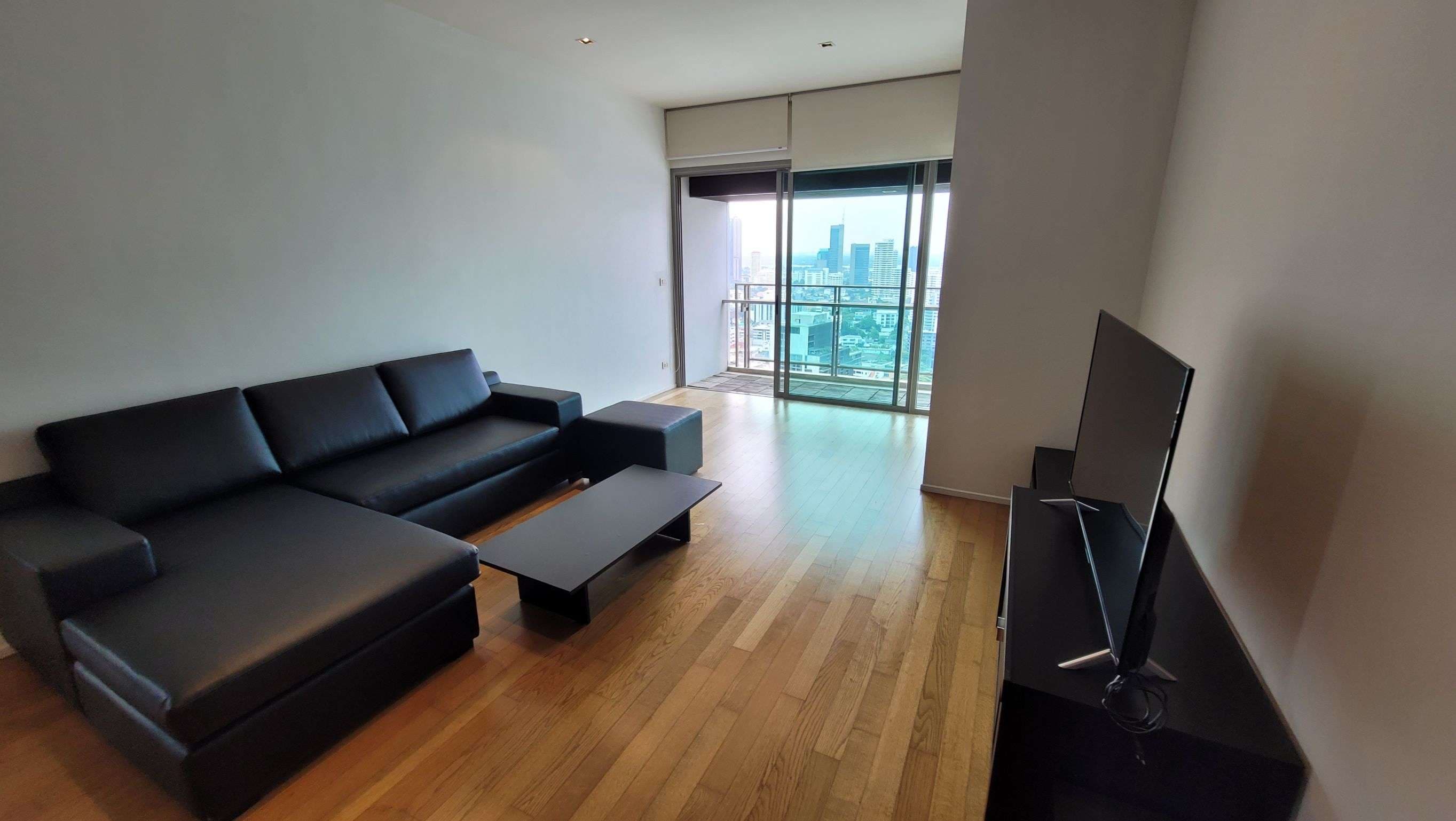 1735 – 104_living_room.jpg