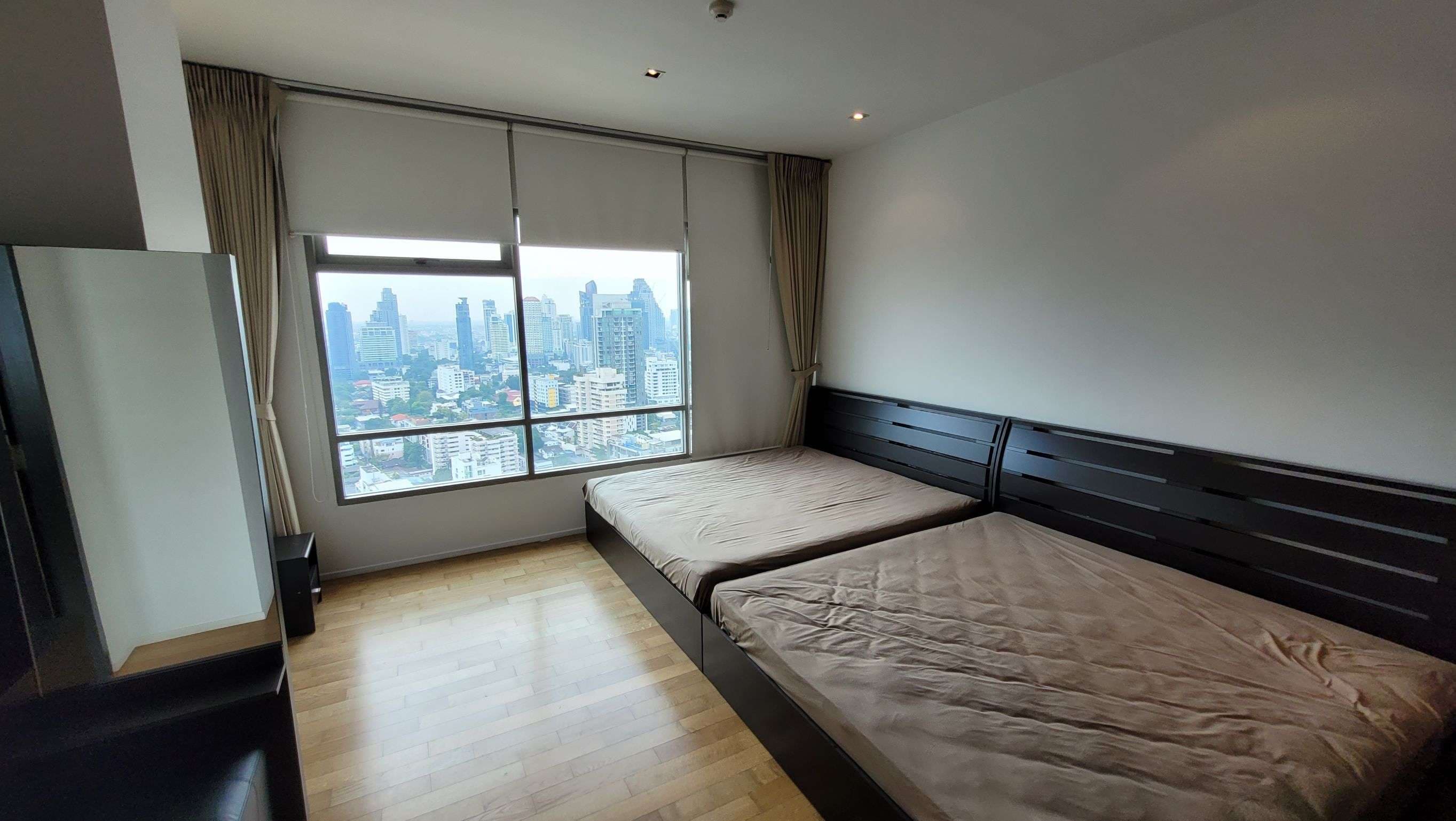 1735 – 202_bedroom.jpg