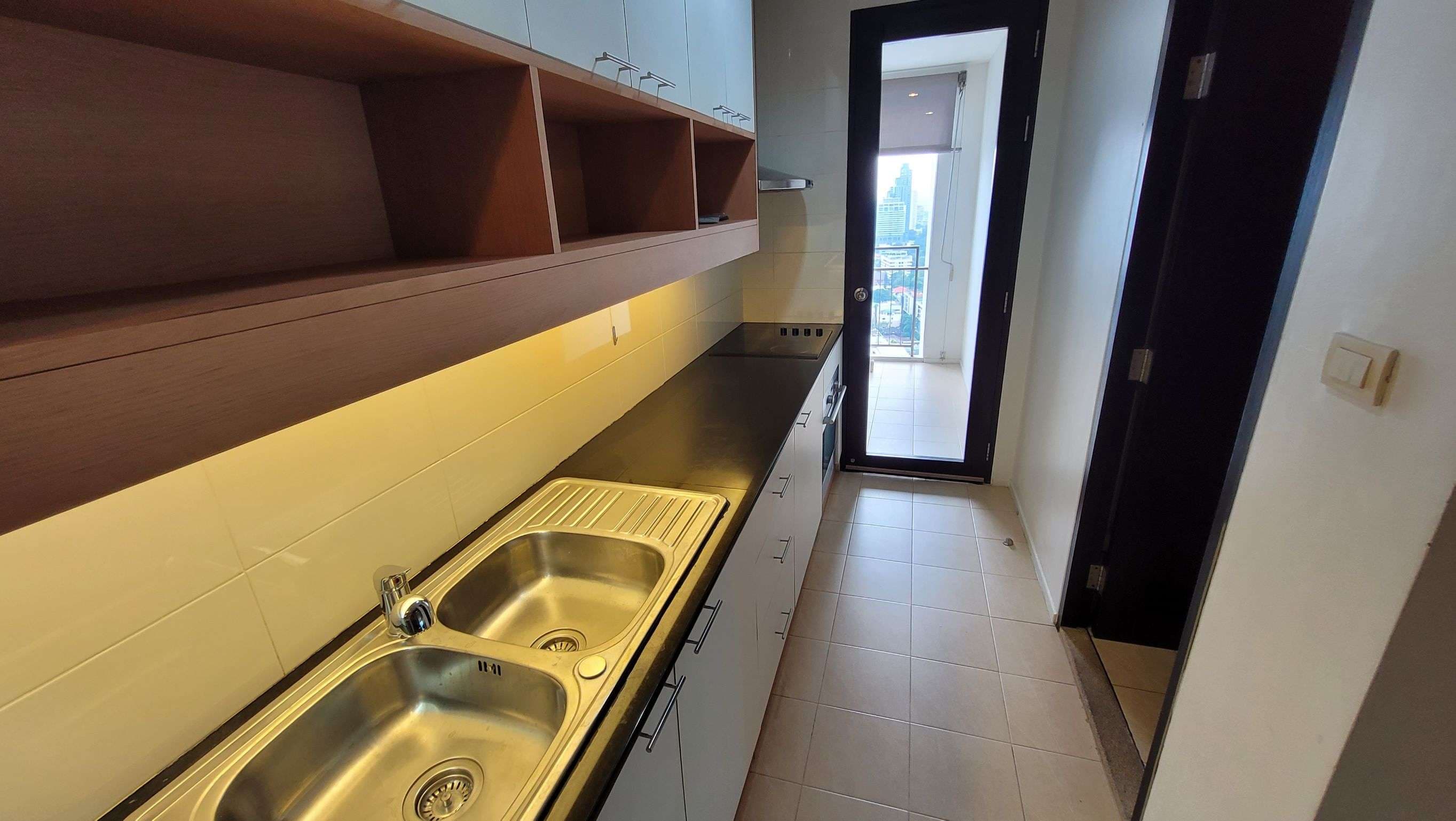 1735 – 204_bedroom.jpg