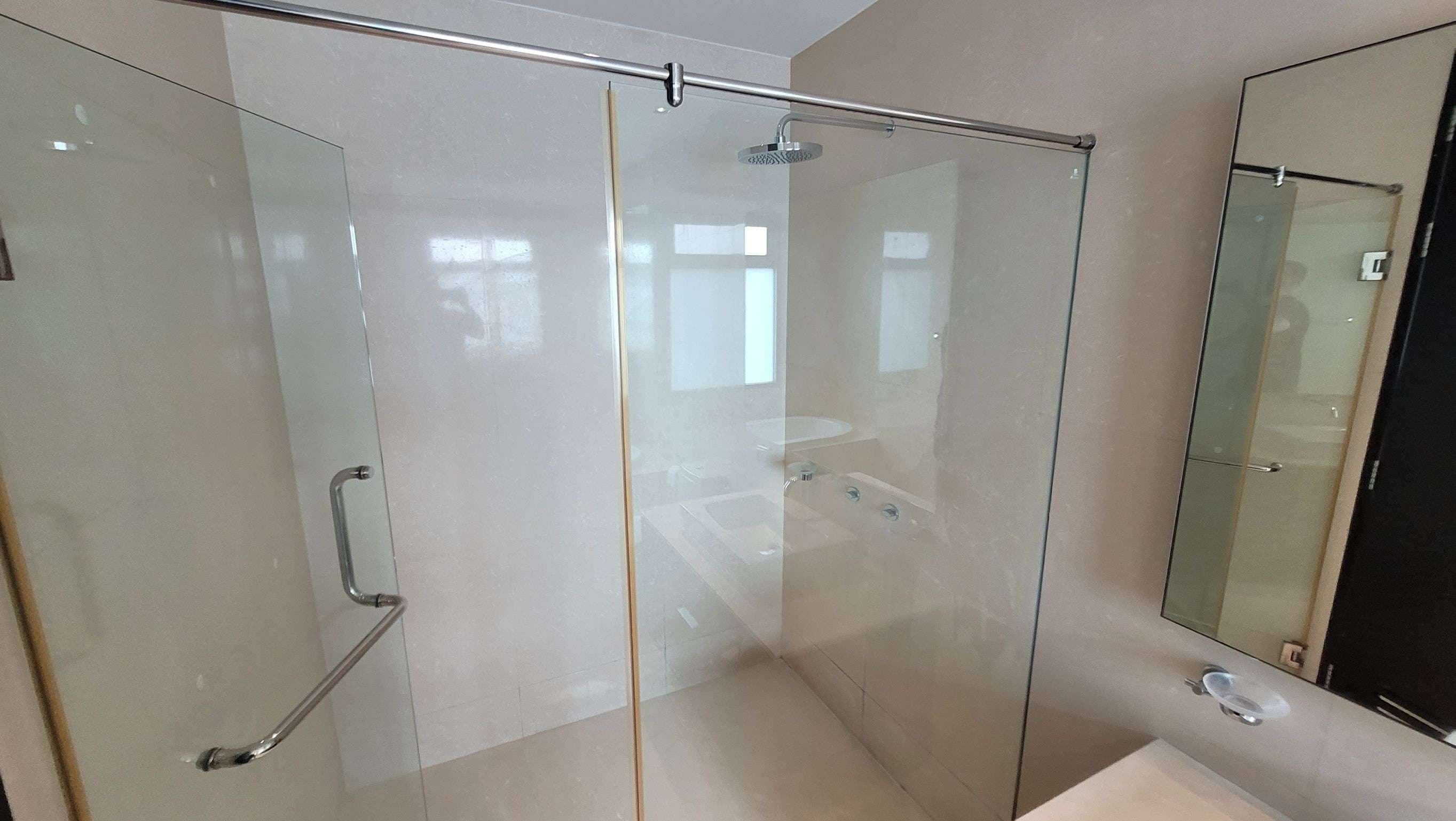 1735 – 304_bathroom.jpg