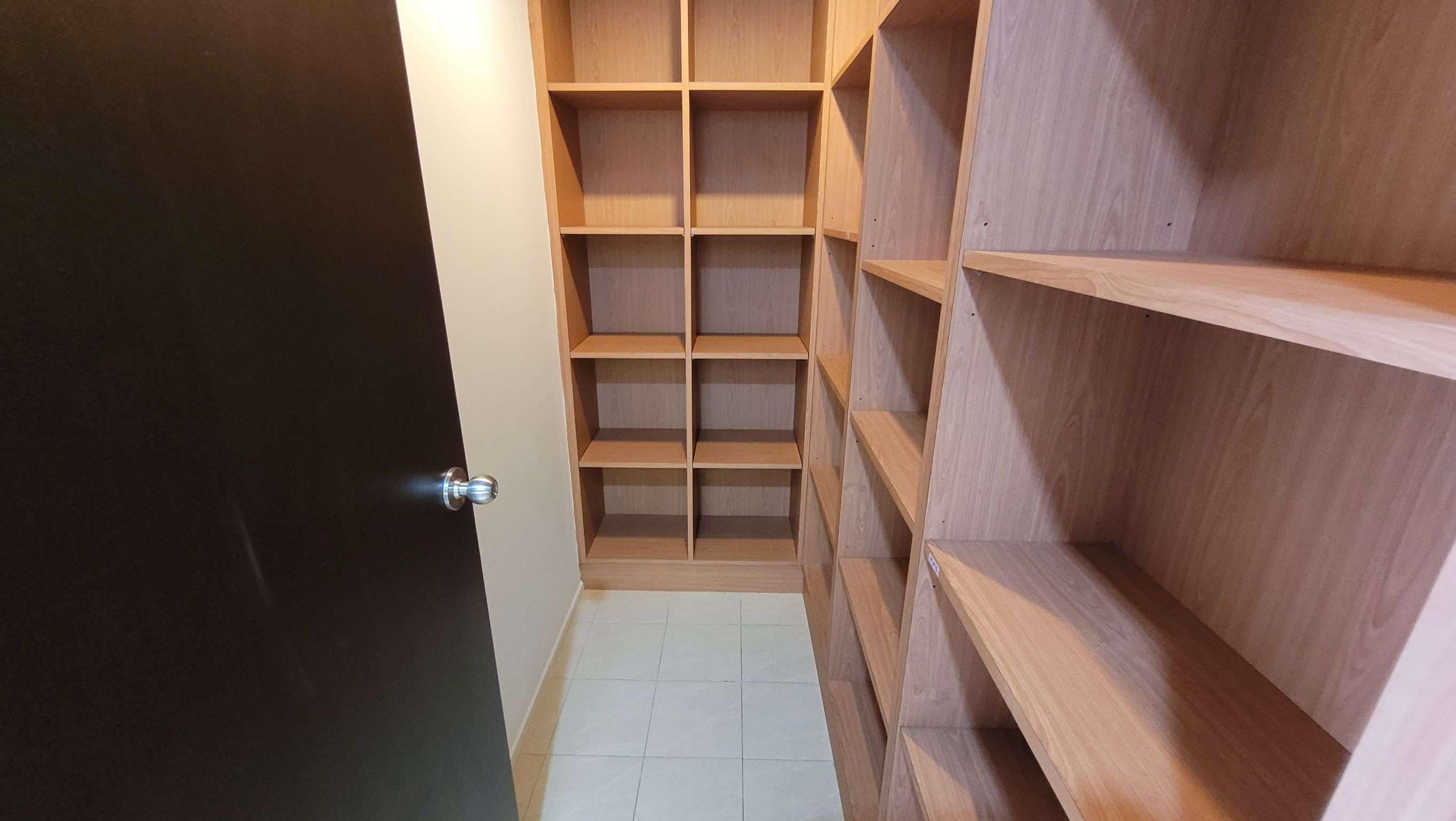 1735 – 402_kitchen.jpg