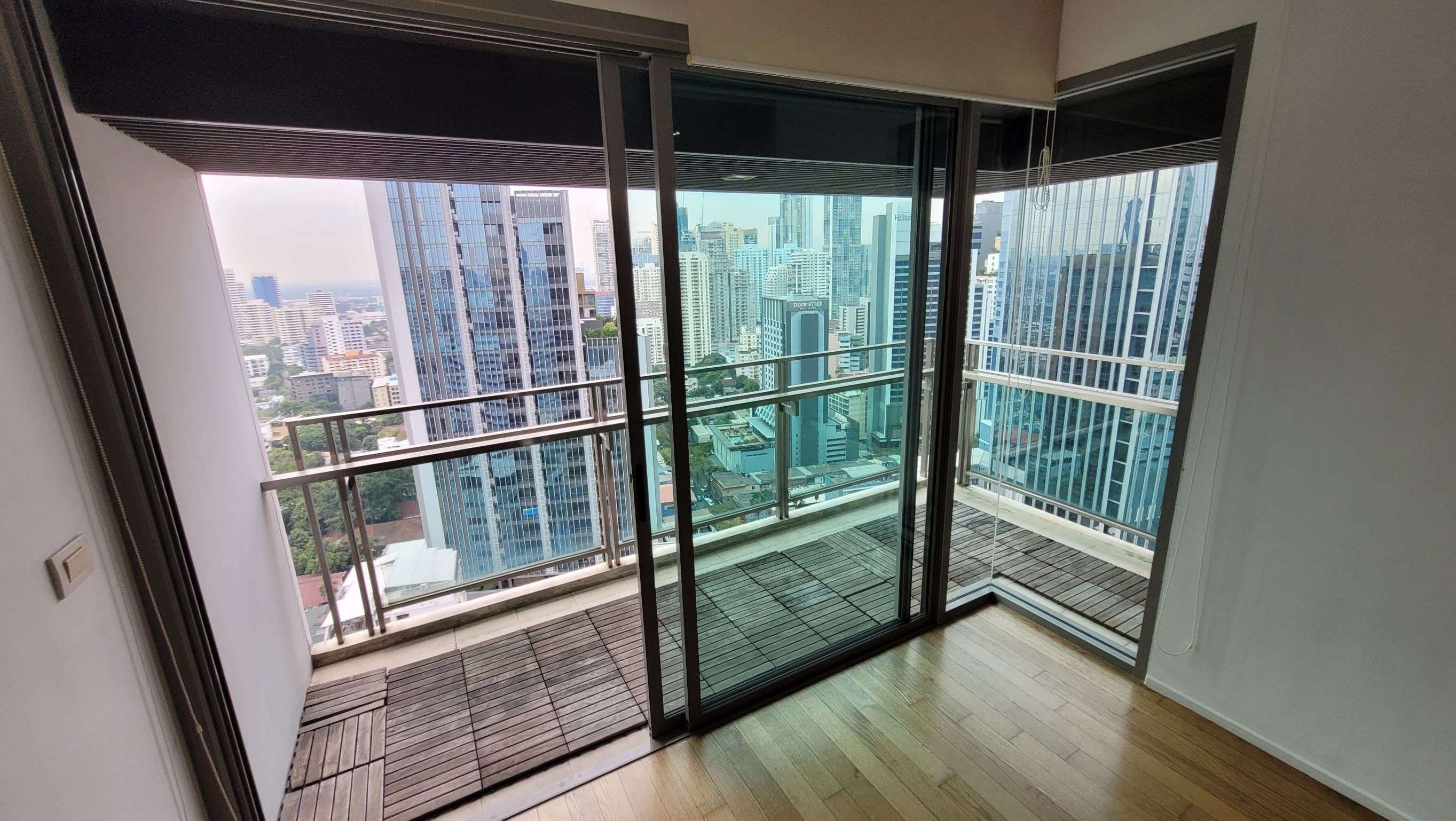 1735 – 603_terrace.jpg