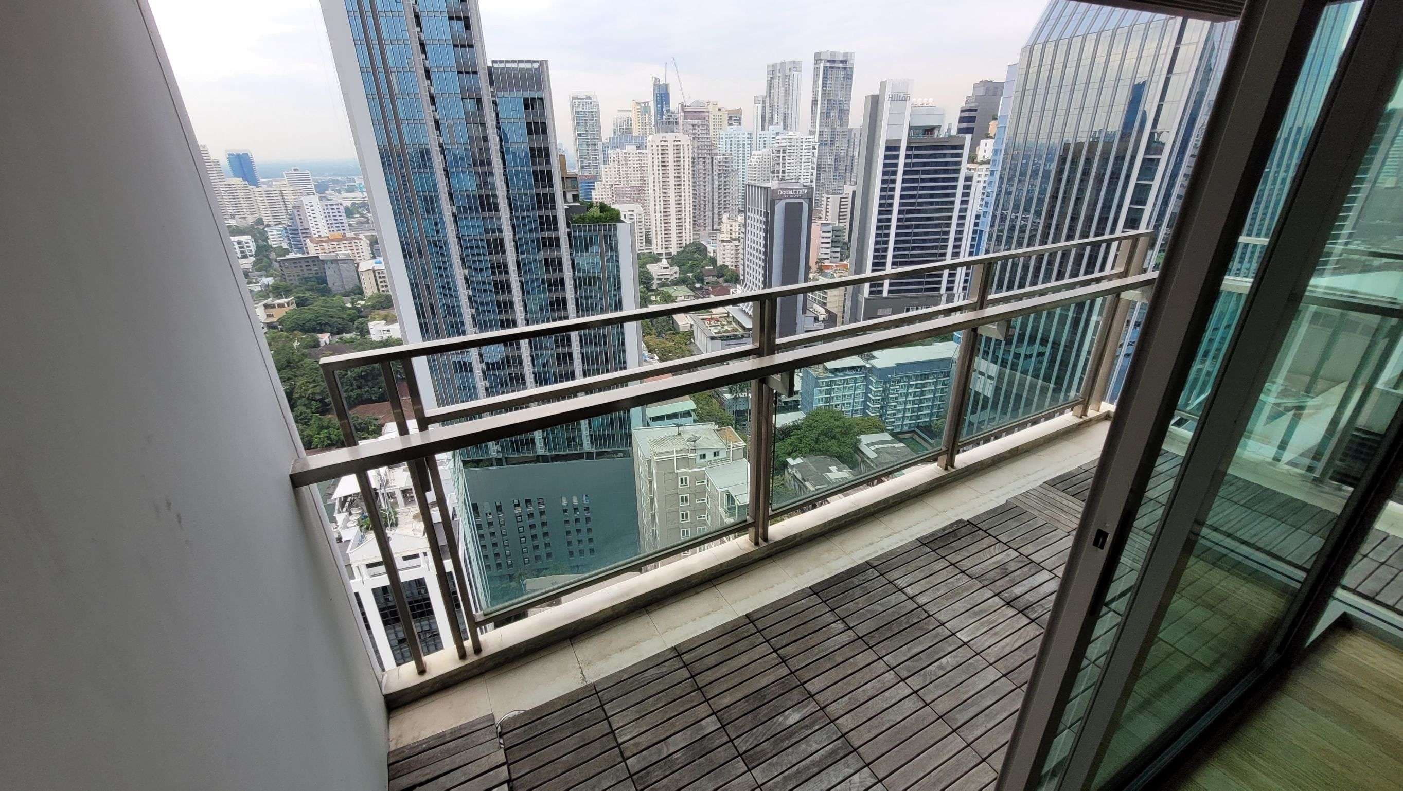 1735 – 604_terrace.jpg