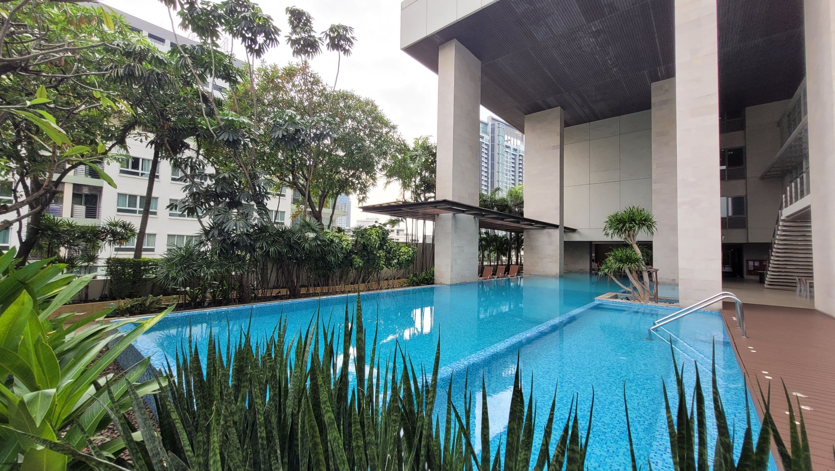 1735 – 605_terrace.jpg