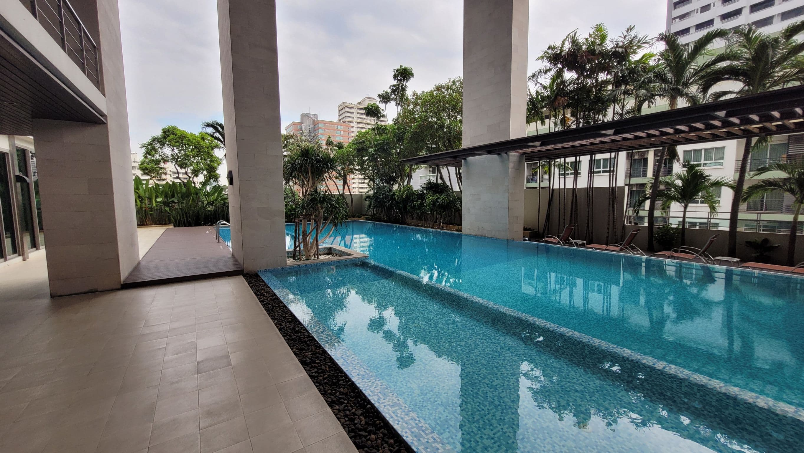 1735 – 607_terrace.jpg