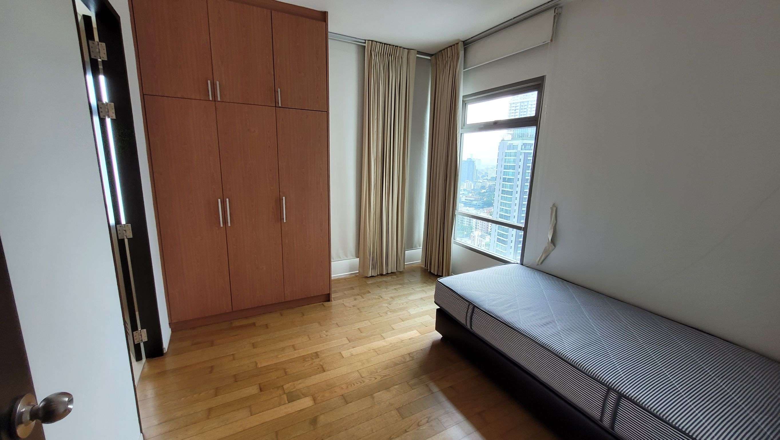 1735 – 703_other.jpg