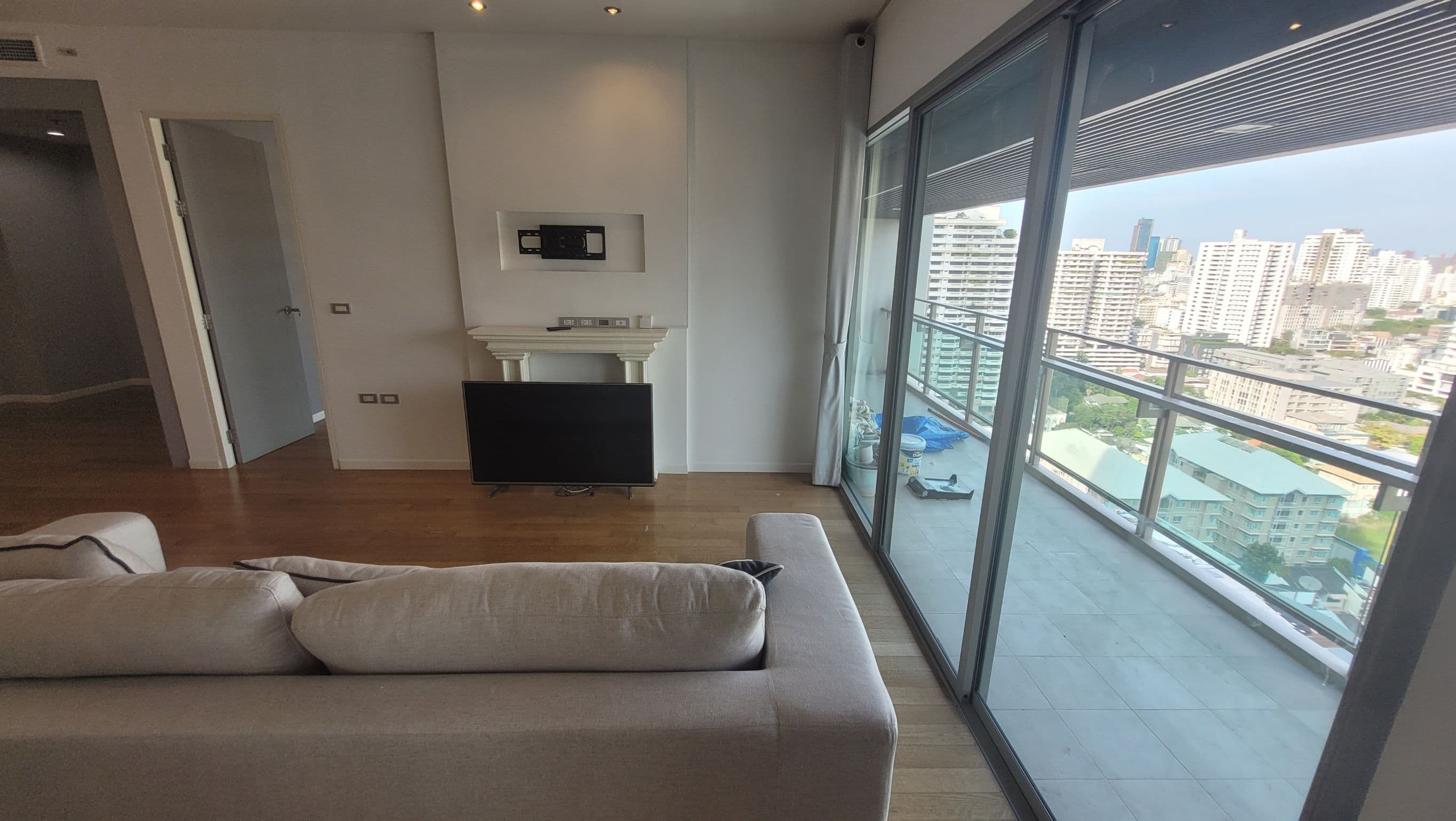 1737 – 102_living_room.jpg