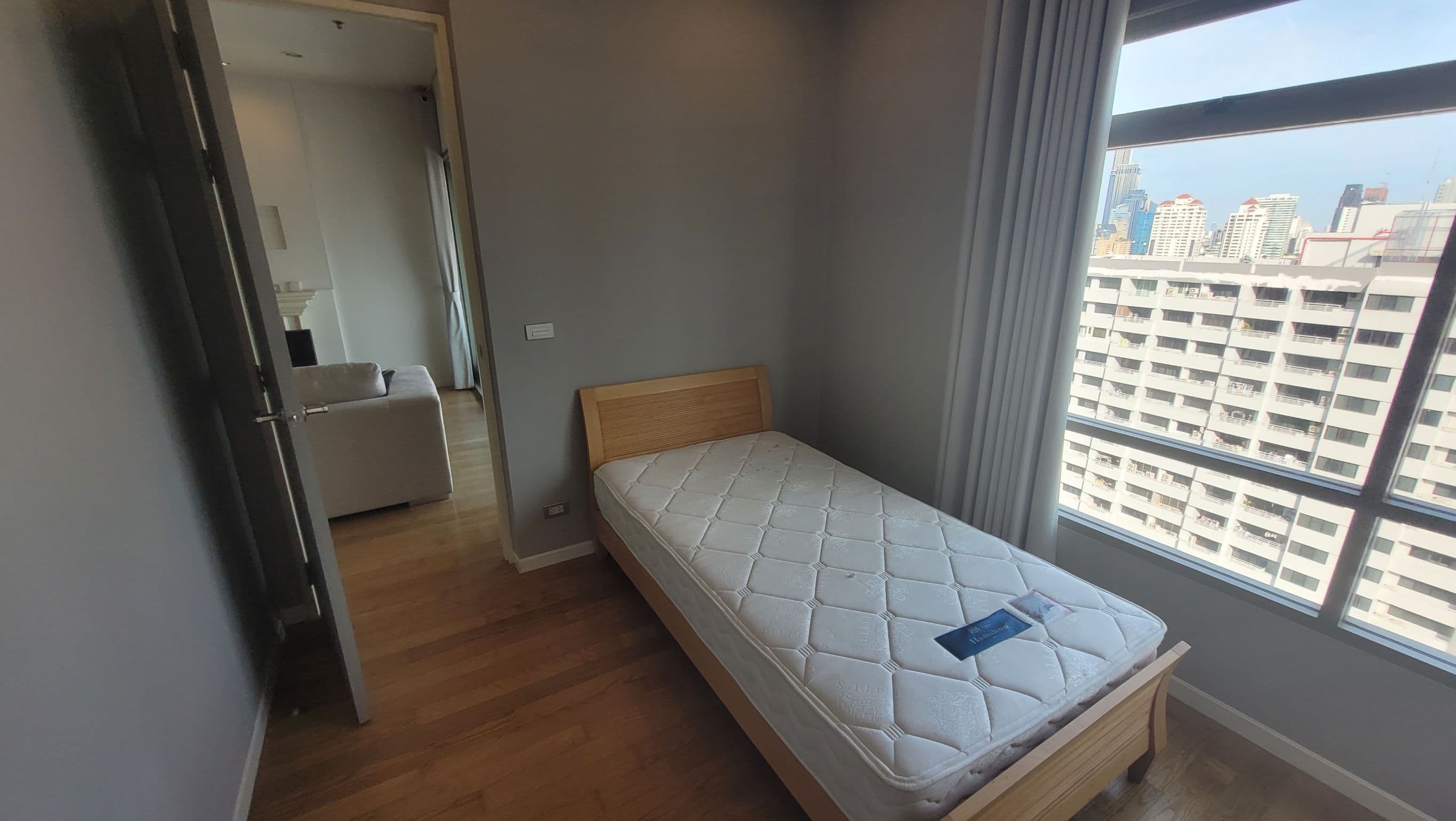 1737 – 103_living_room.jpg