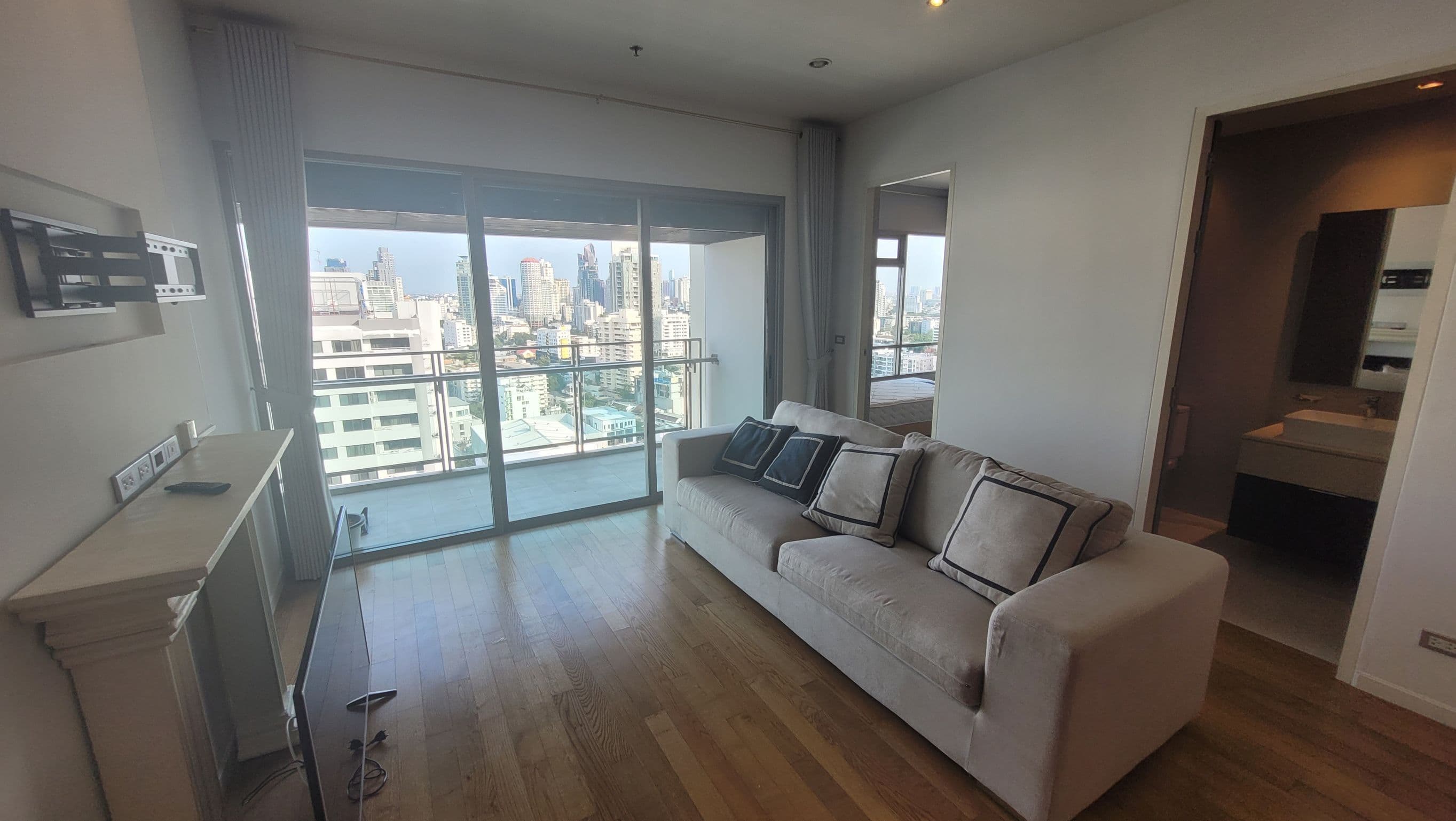 1737 – 104_living_room.jpg