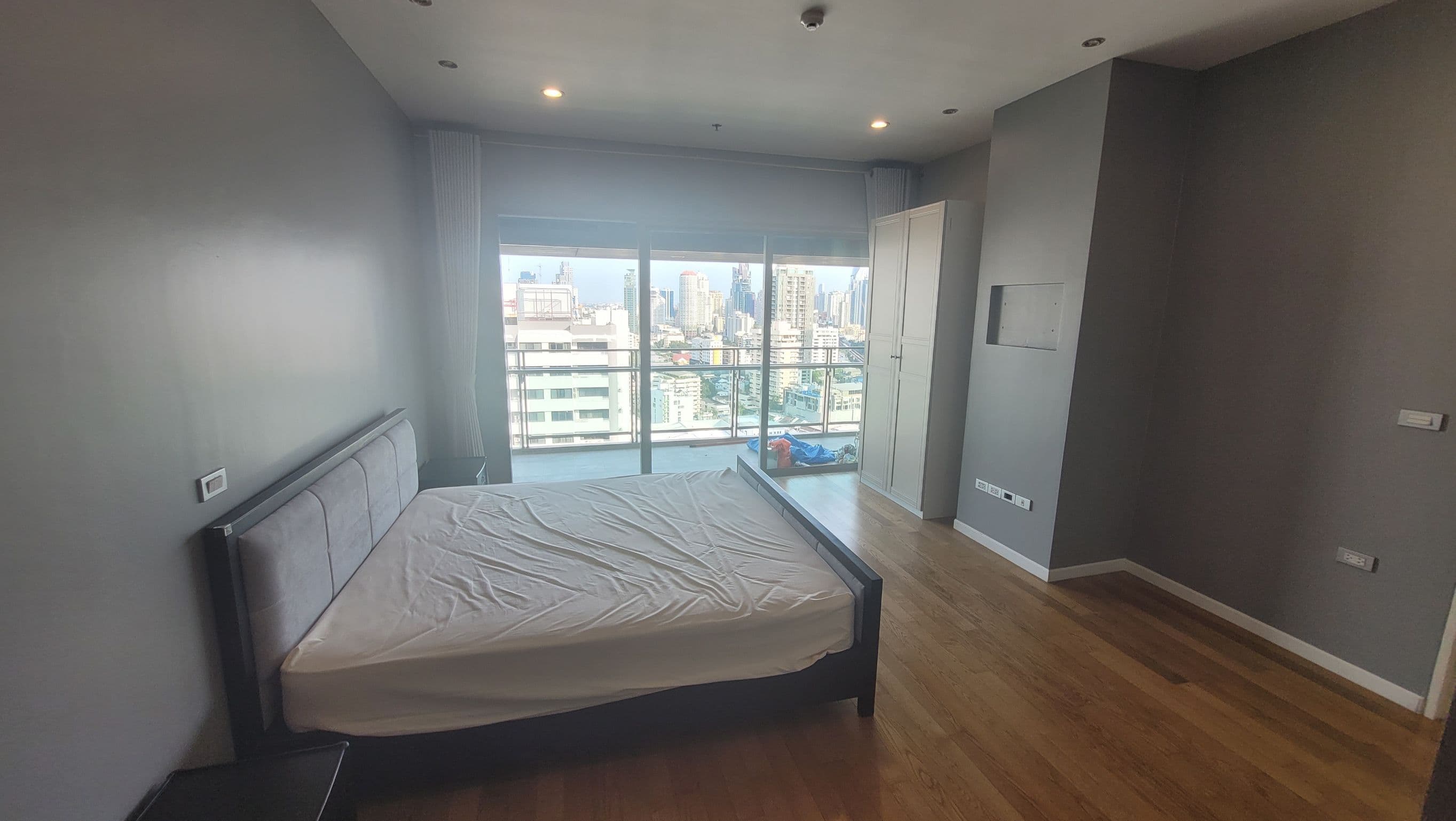 1737 – 202_bedroom.jpg