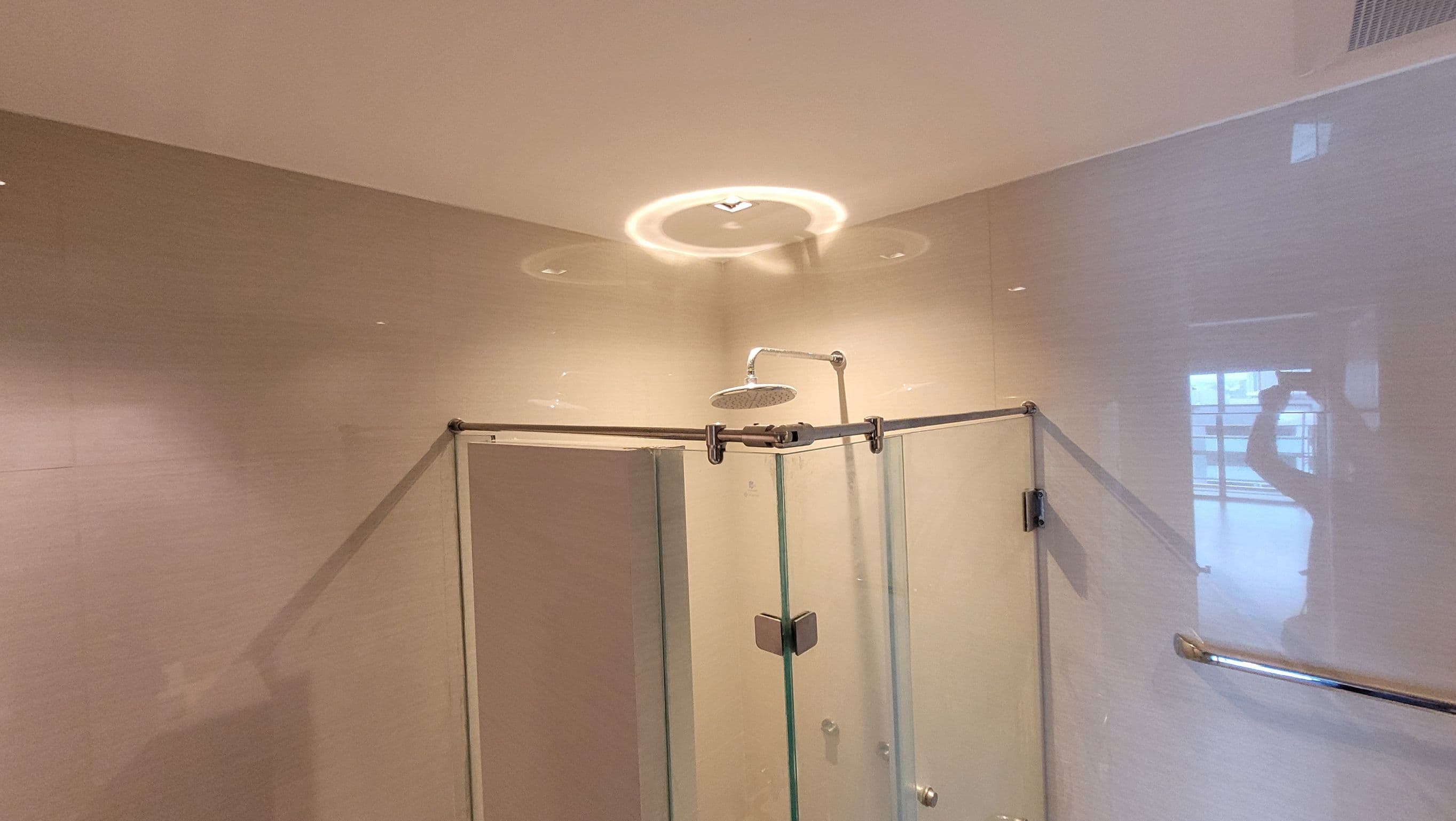 1737 – 304_bathroom.jpg