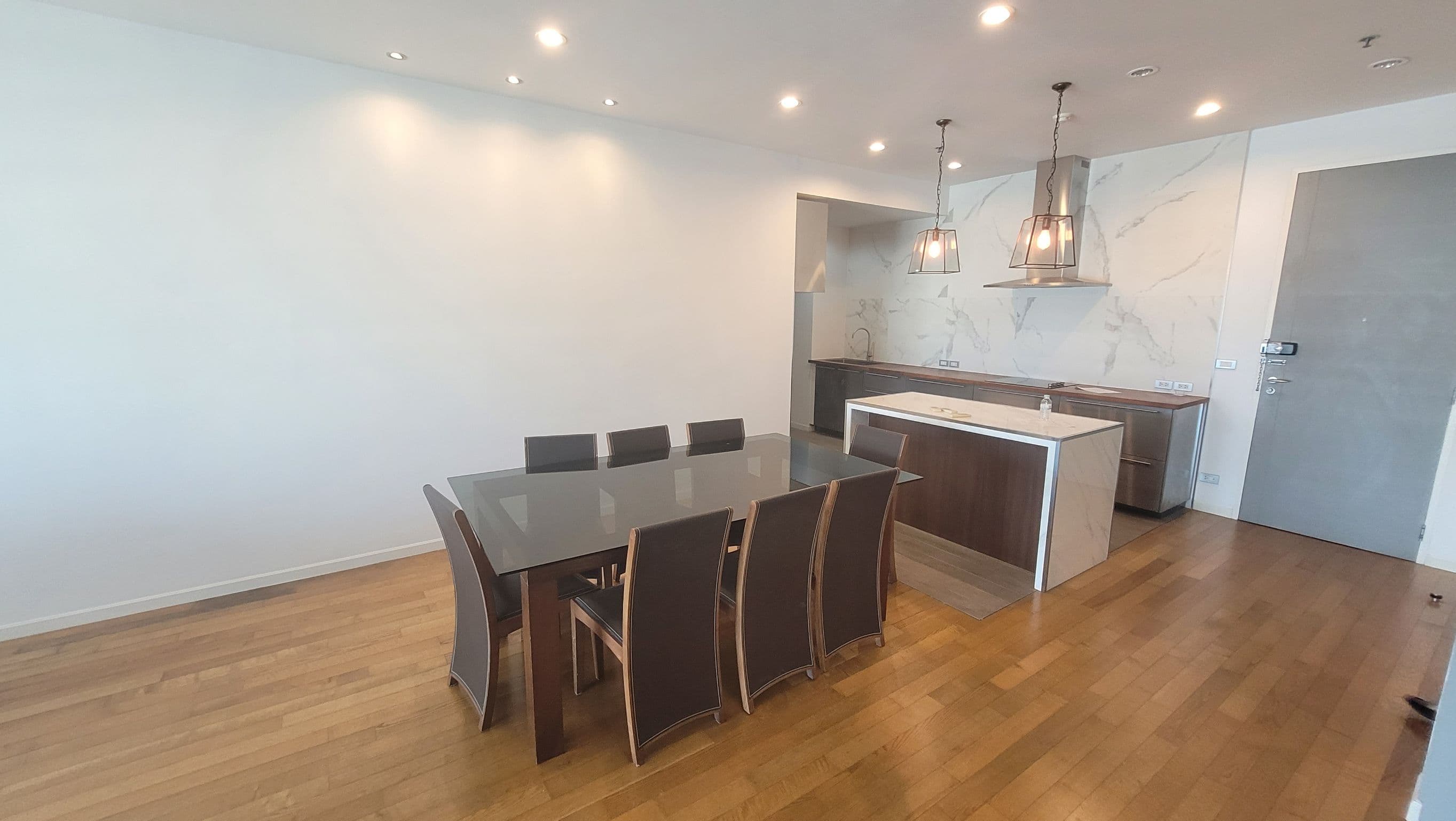 1737 – 401_kitchen.jpg